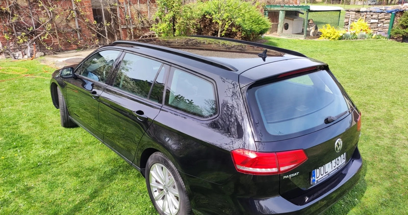 Volkswagen Passat cena 55900 przebieg: 307000, rok produkcji 2017 z Syców małe 137
